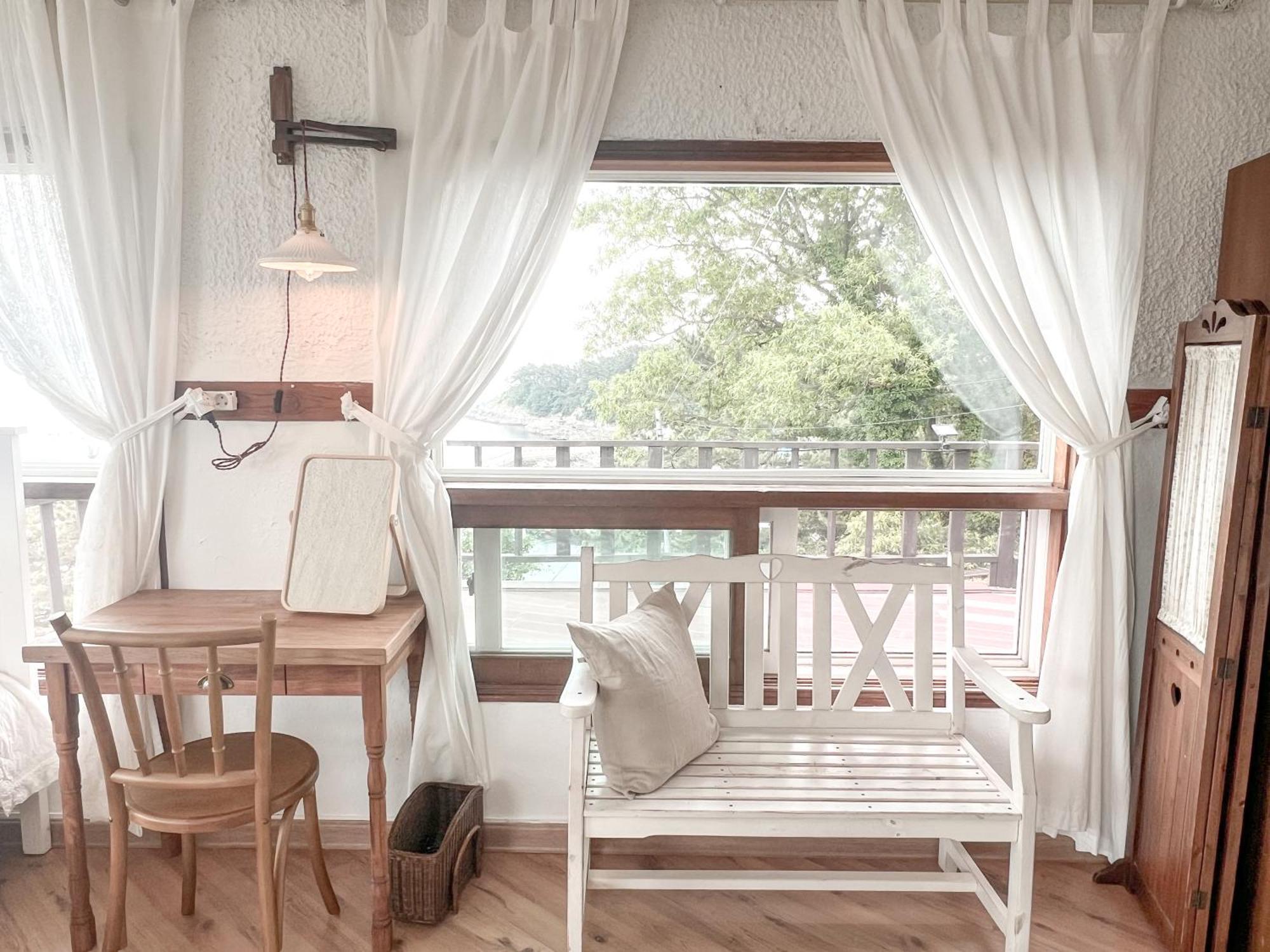 Country House Exclamation Mark & Comma Namhae Esterno foto