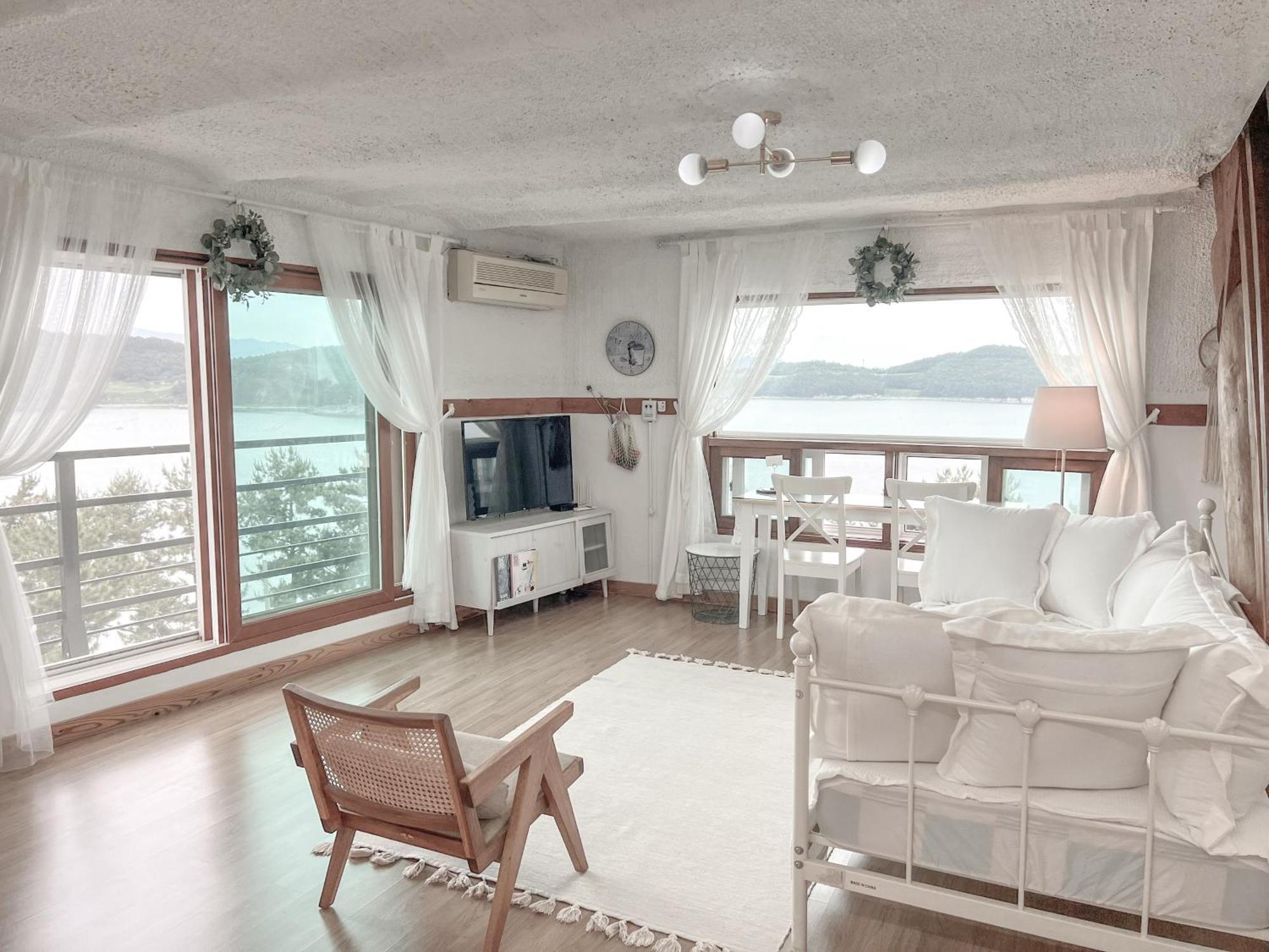 Country House Exclamation Mark & Comma Namhae Esterno foto