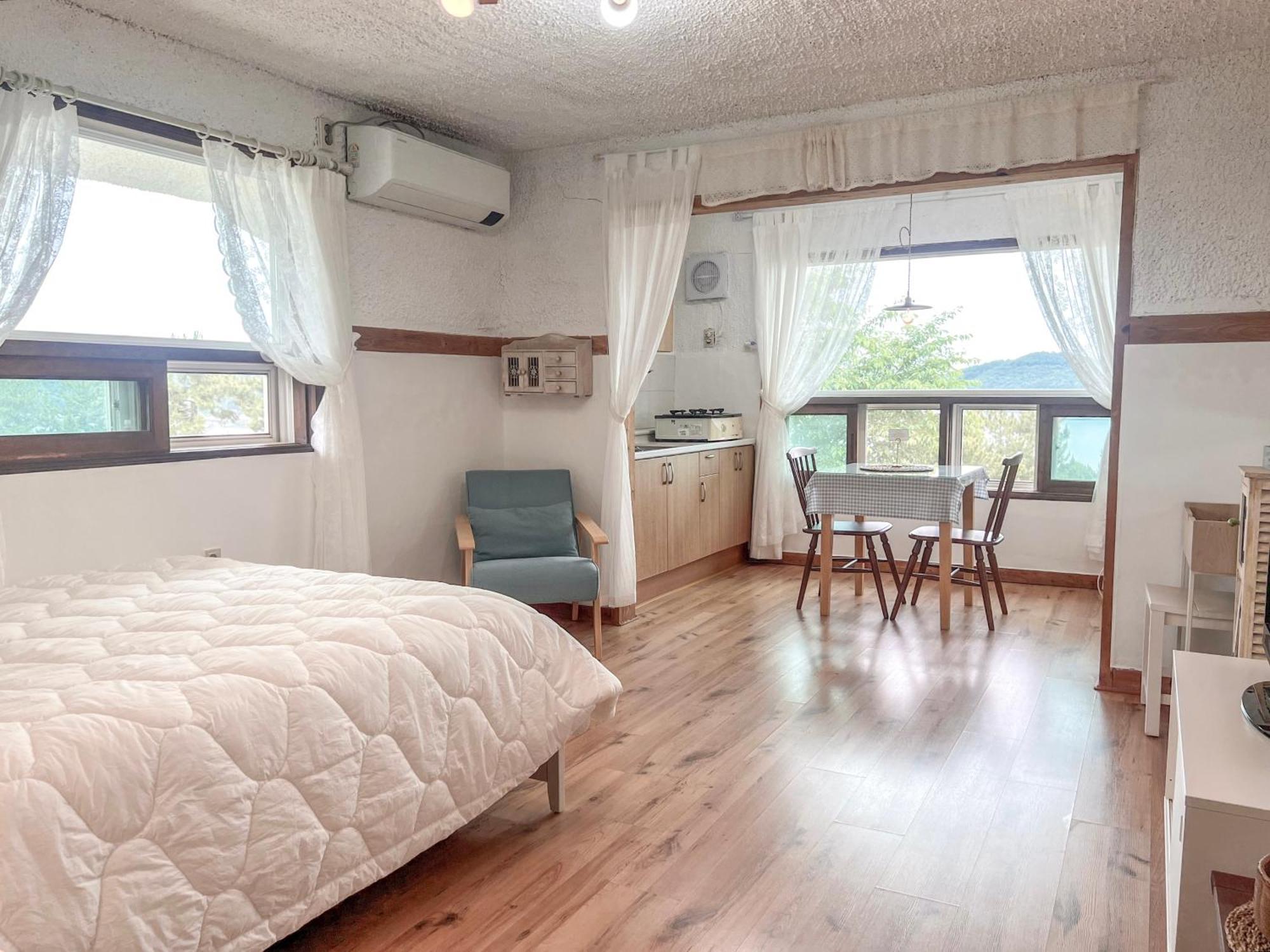 Country House Exclamation Mark & Comma Namhae Esterno foto
